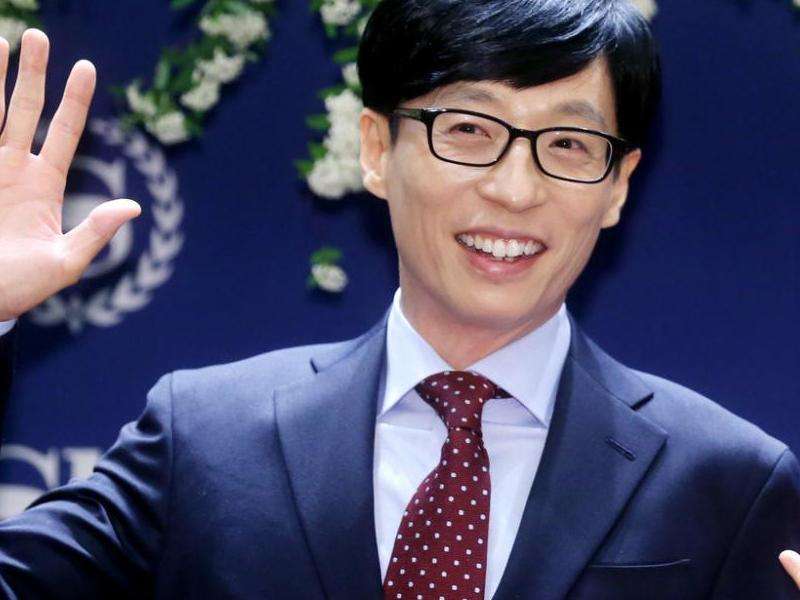 揭示刘在石在Facebook上的个人账号和活动内容
